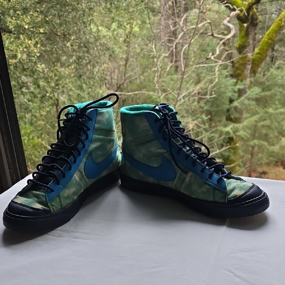 Nike  High-Top Sneakers Size 8